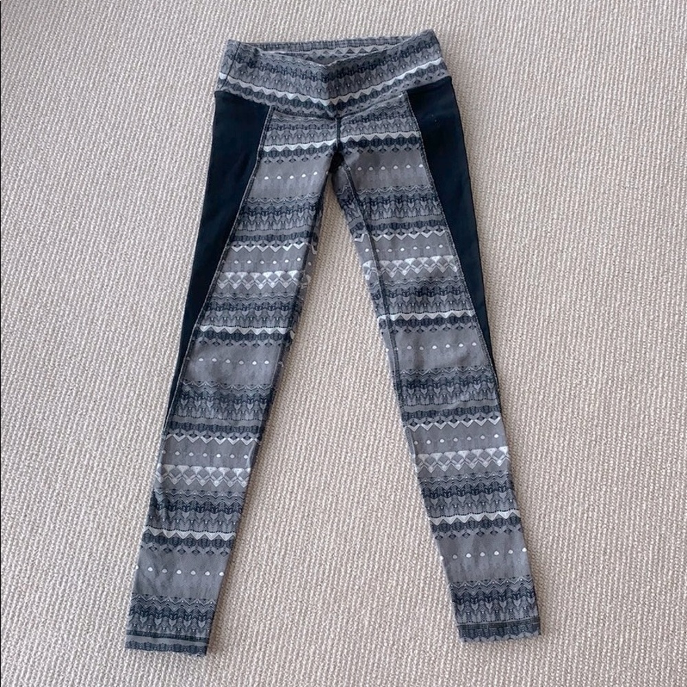 ALO Yoga Fair Isle Leggings in Black/Grey